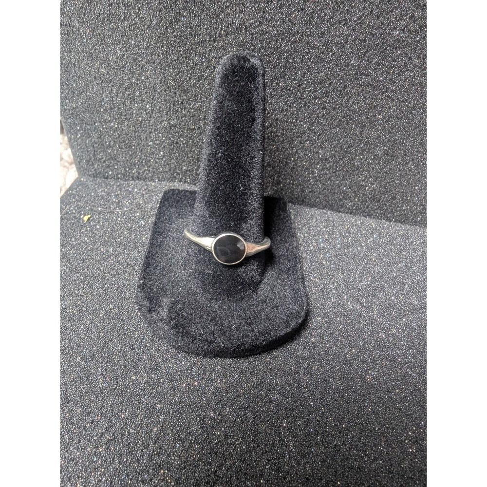 Silver Toned Ring With Round Black Enamel Inlay - Size 8.5